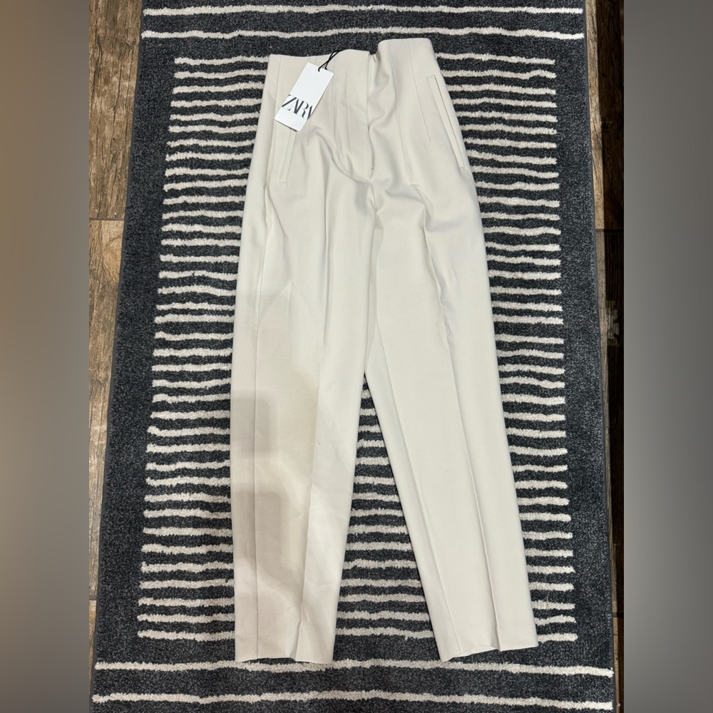 ZARA pants with a high waist crème/ white in color